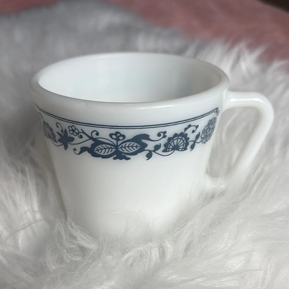 Vintage Pyrex Old Town Milk Mugs Set - Picture 2 of 4